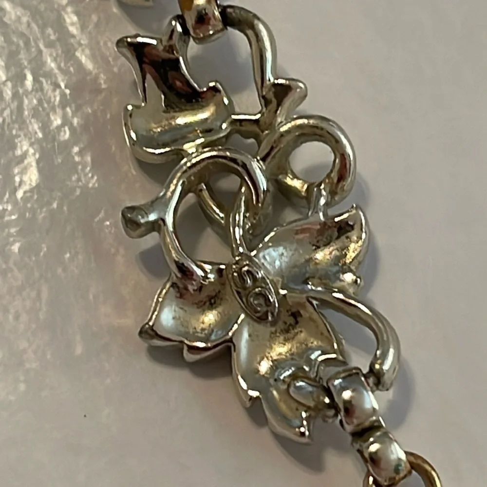 Sarah Coventry leaf necklace and brooch Set